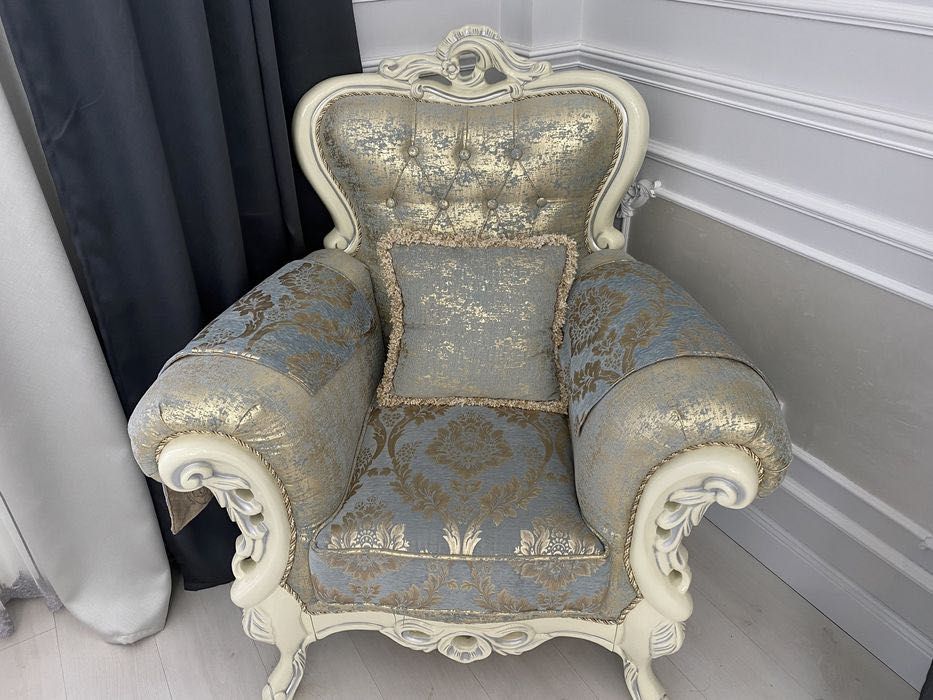 Продам диван плюс два кресла