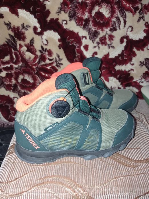 Pantofi Noi,Terrex BOA Mid RAIN.RDY. 450 de Lei.Negociabil.