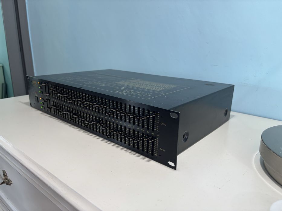 Yamaha equalizer Q2031A
