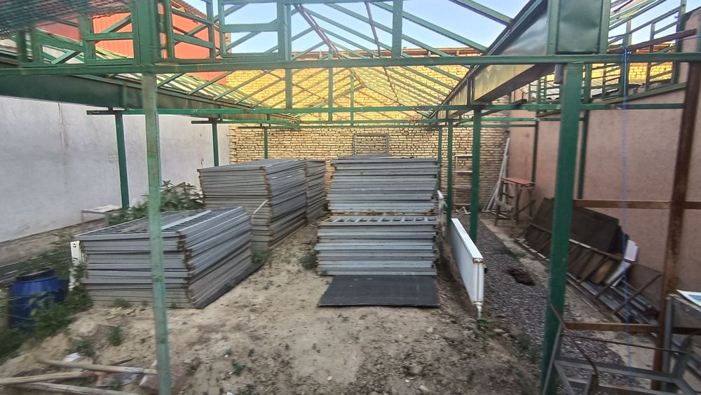 Продаётся металл уголок и профильные квадратные стеллажи