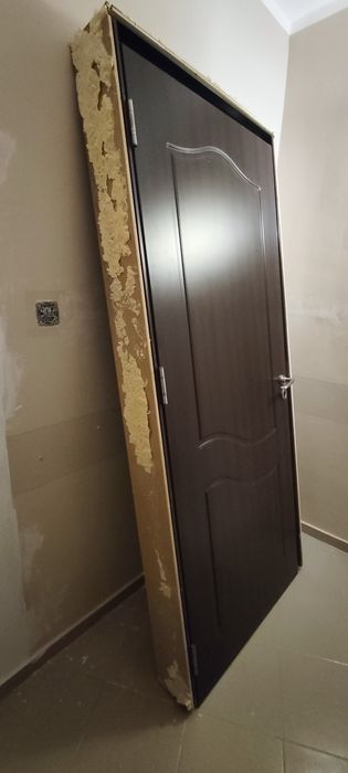 Интериорна врата с каса