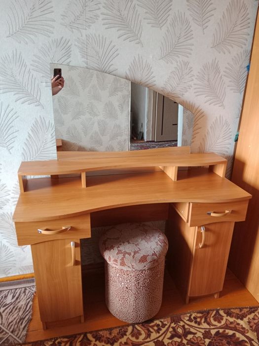 Продам спальный гарнитур