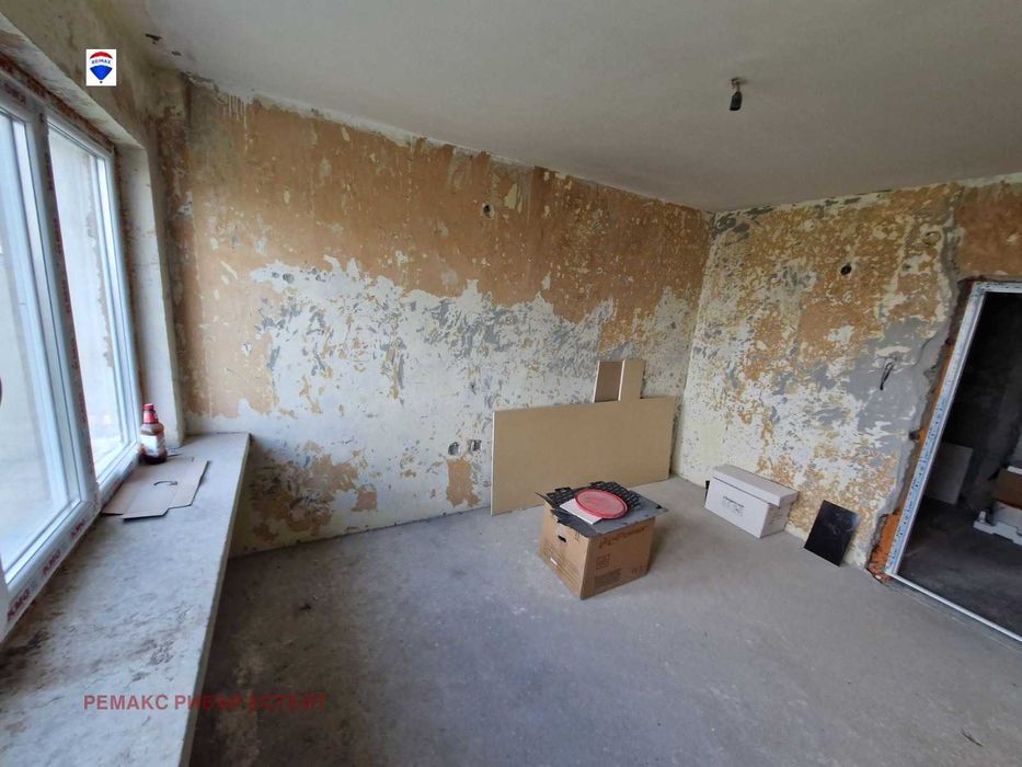 Двустаен апартамент за ремонт кв. Дружба 3