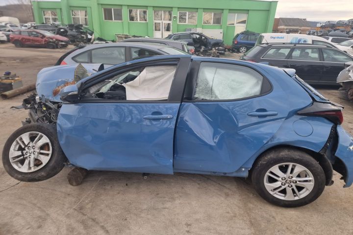 usa portiera dreapta fata volan alternator electromotor haion compresor clima Toyota Yaris 2022  motor 1.5 benzina   dezmembrez