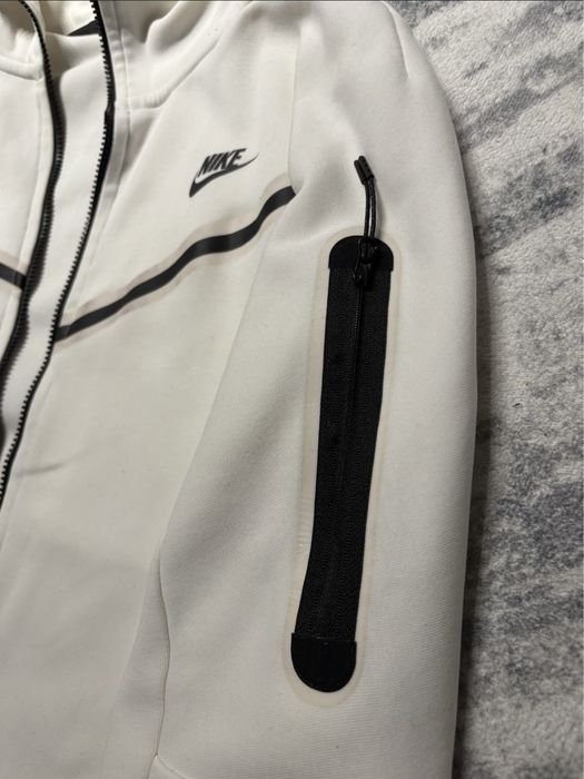 vand bluza nike tech alba