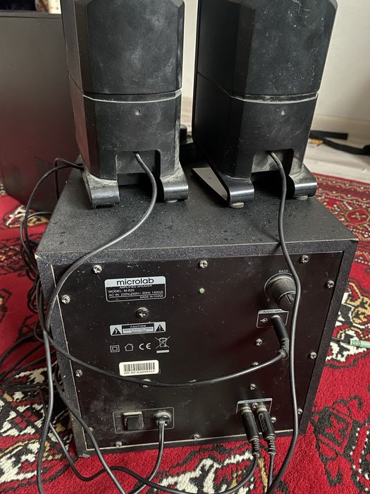 Сабвуфер с двумя колонками