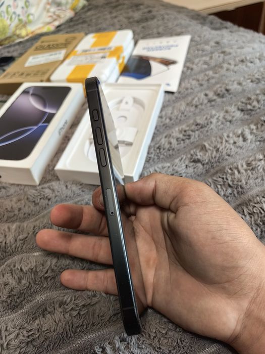 Iphone 16Pro Max 256Gb 88% 5Калъва, И 10 Протектора за Екран
