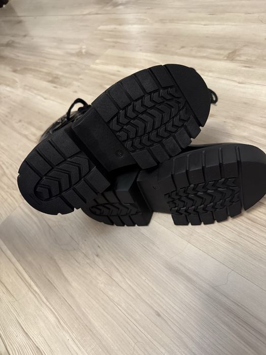 Ghete de damă din piele naturală lăcuită