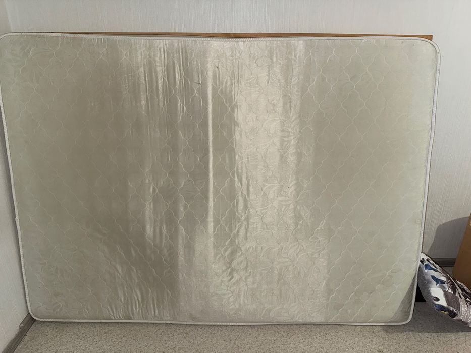 Отдам даром матрац б/у