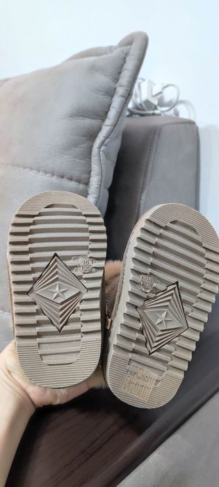 Încălțăminte de iarnă pentru bebe