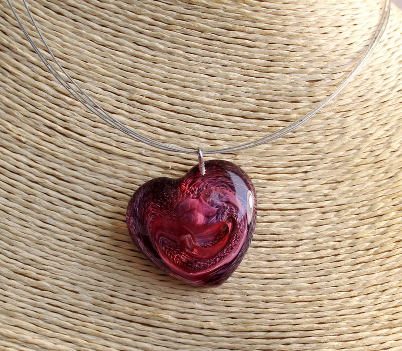 Ръчно изработено колие сърце от епоксидна смола – Авторска бижутерия
