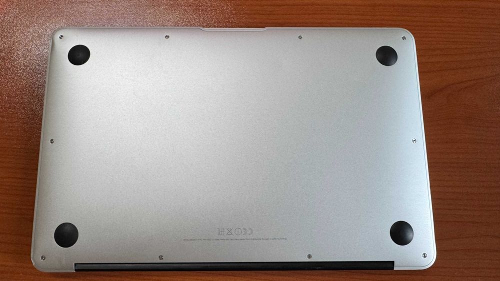 MacBook Air 11" (Early 2015) 128GB 4GB RAM Core i5