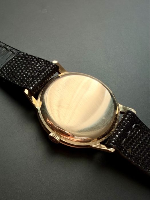 Ceas Omega cal 268. Aur masiv 18k