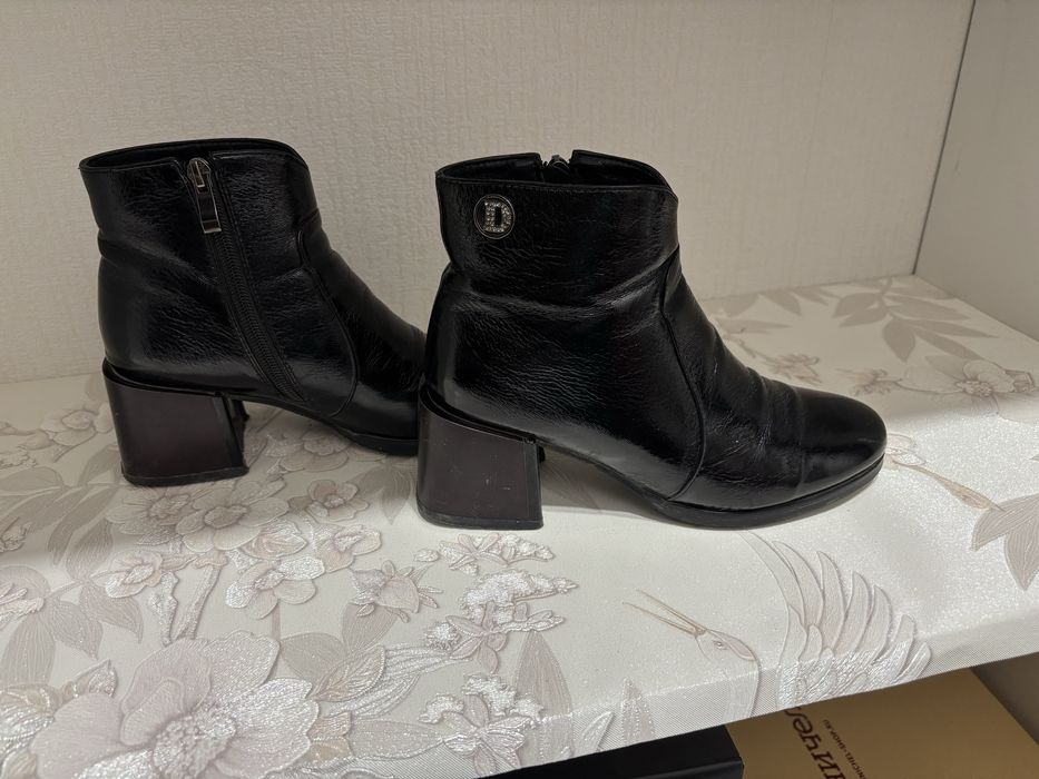 Продается обувь осенние и летние