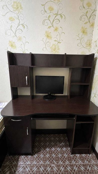 Продам стол для компьютера