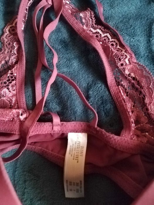 Sutien cu incidere fontala, visiniu de la: Secret Possessions! 85 B!