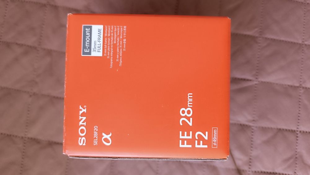 Sony E 2/28 обективът като нов