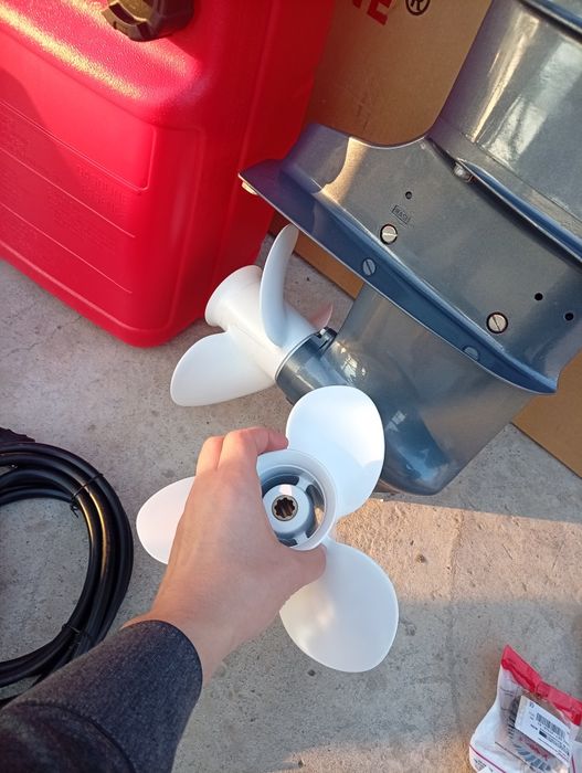 15 ot kuchli, lodka mator yangi, 2 taktli, uzun dumli, kuchlisi.