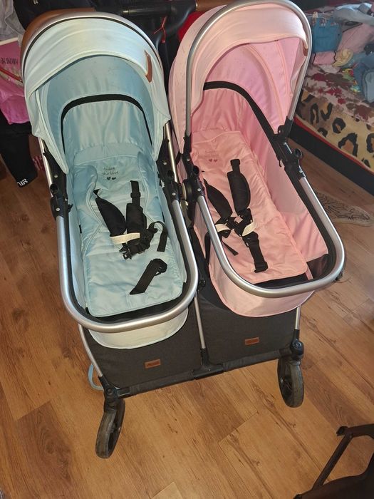 Продава се количка за близнаци