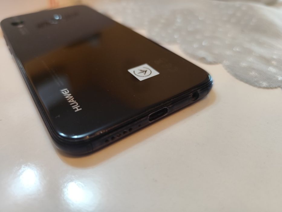 Смартфон Huawei P20 Lite