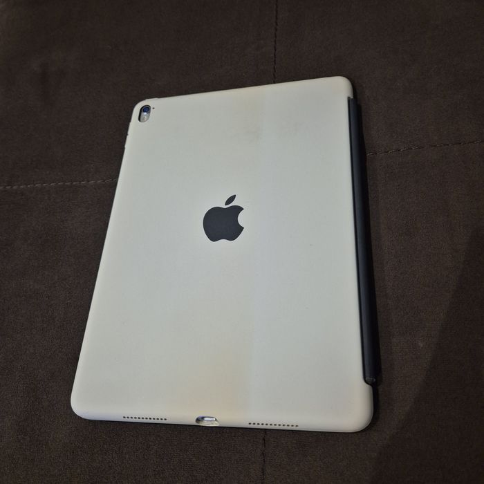 iPad Pro 9.7” – 32 GB + Оригинална Smart Keyboard