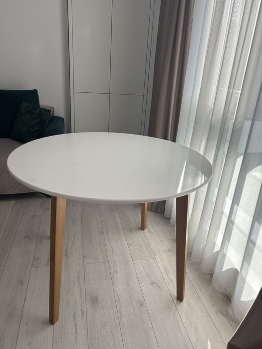 Masă Jysk model JEGIND Ø105 cm alb/natur