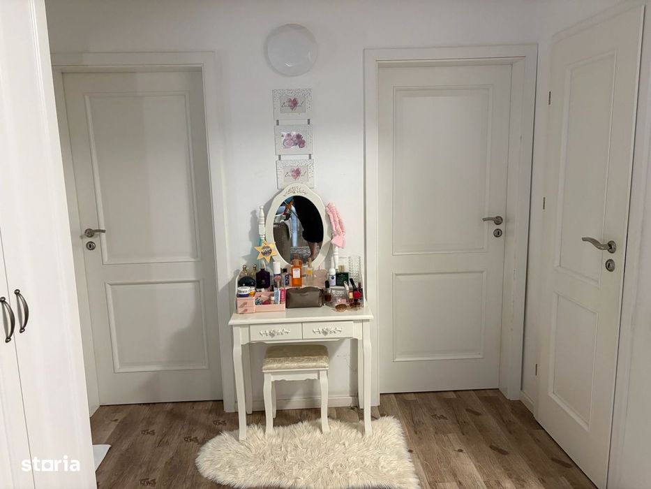 Apartament cu 3 camere,etaj 1,garaj de 30 mp — fotografia 3
