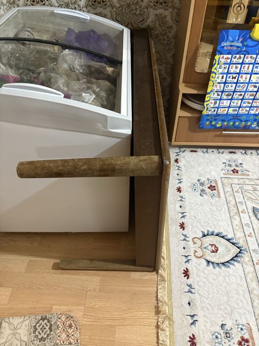 Стол гостиной не высокий