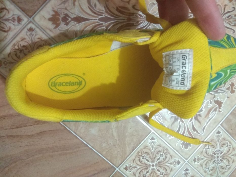 Женские кроссовки