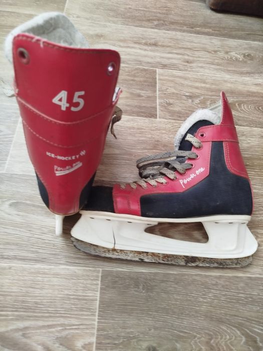 Продам мужские коньки 45 р.