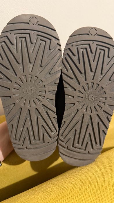 UGG razz 31 (12) размер. Уголемени. Много са топли и удобни.