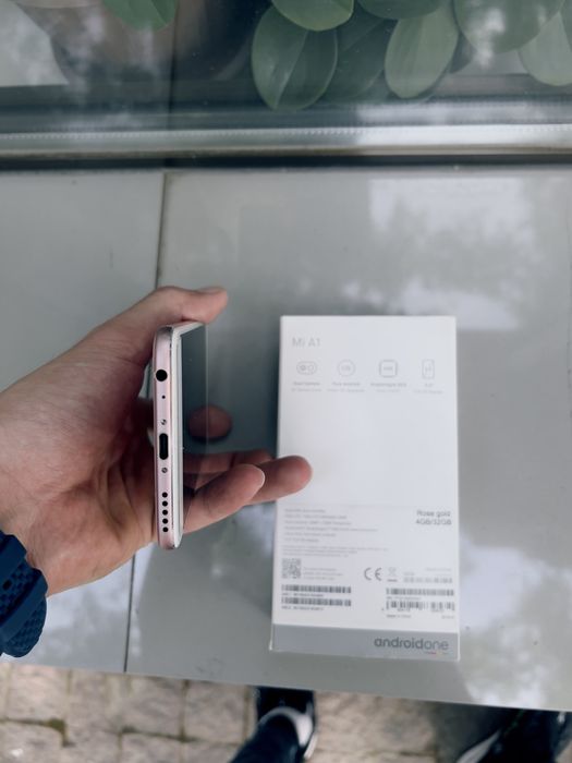 Телефон Xiaomi A1 Dual sim 32gb micro sd. Срочно!