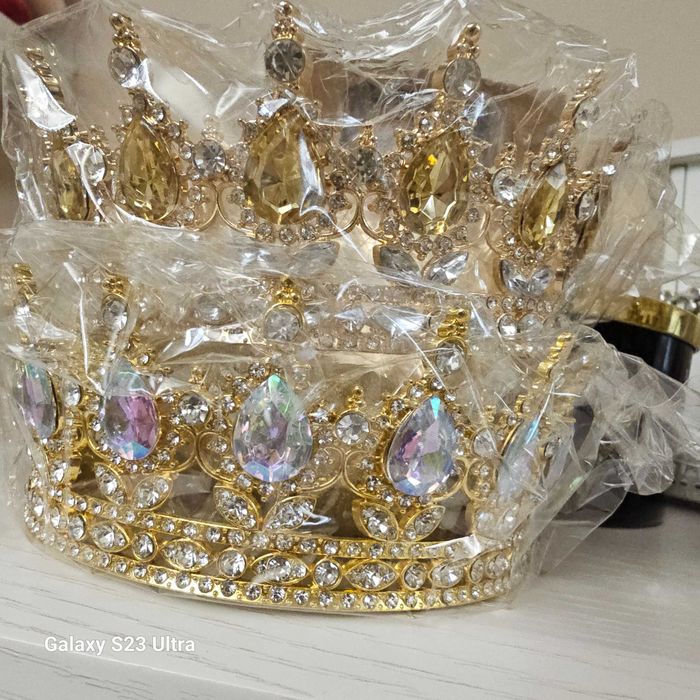 Красива кристална корона