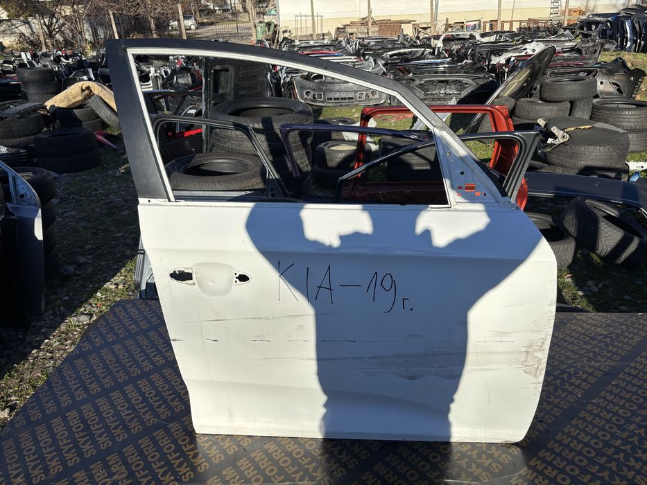 Врата Kia Carens