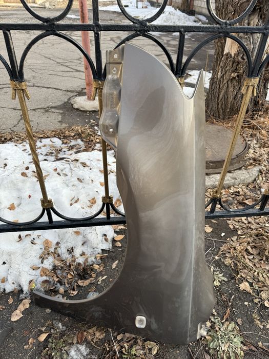 Крылья Тойота Авенсис