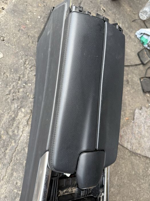 w212 Подлакътник Mercedes E Фейстлифт