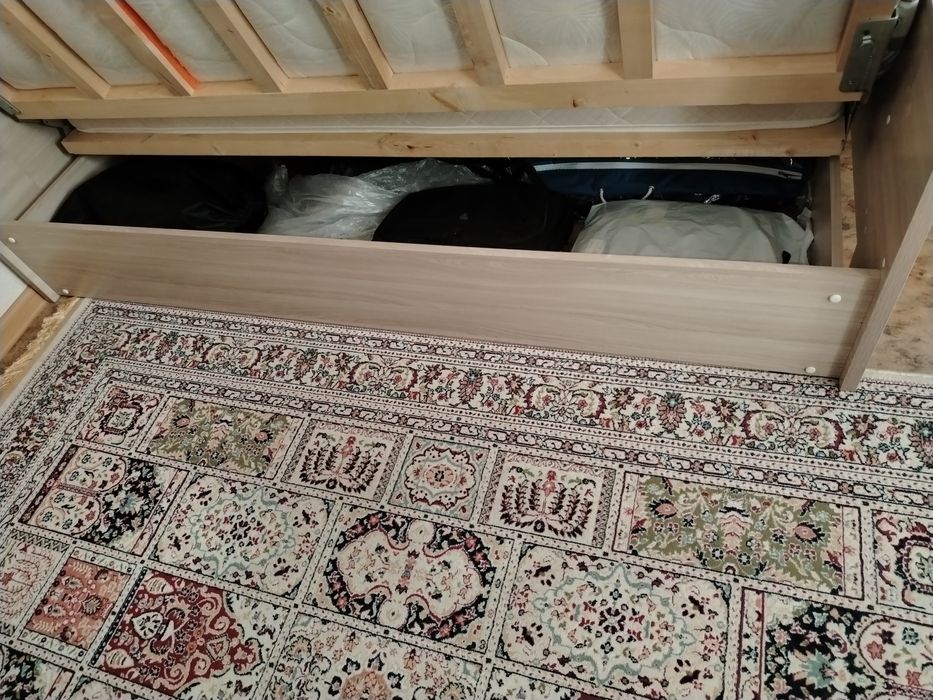 Двухъярусная кровать