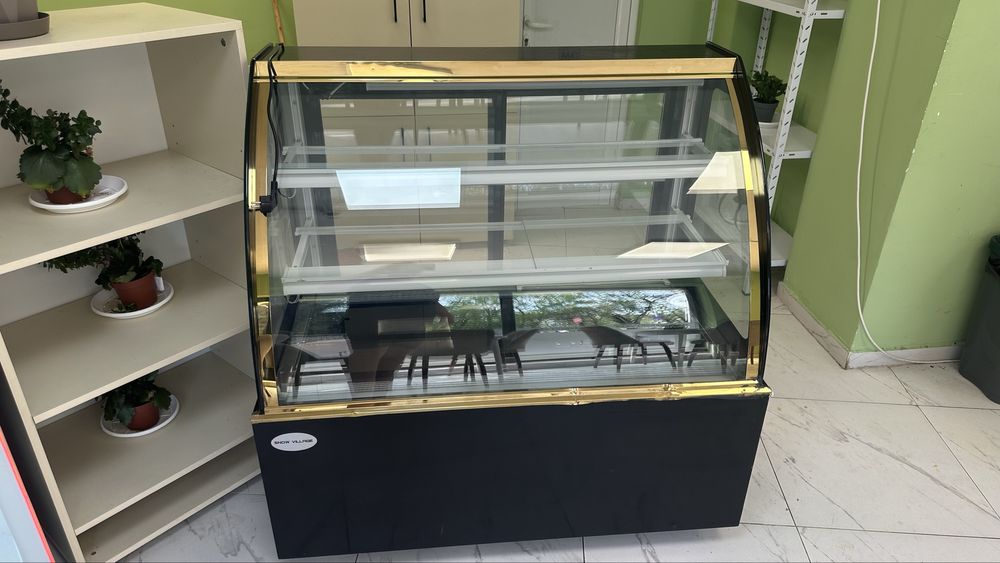 Хладилна витрина за торти