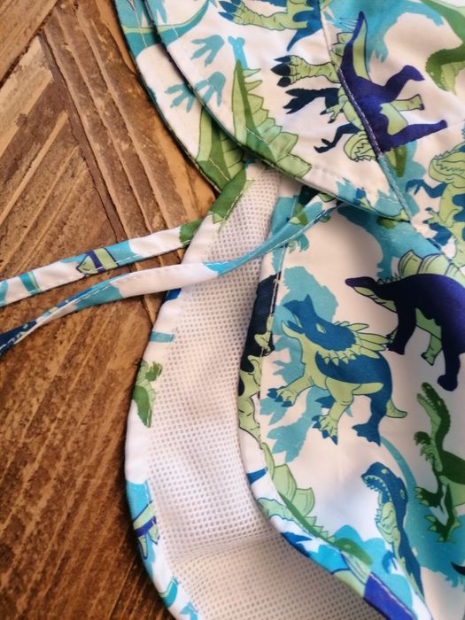 Бебешки зимни и летни шапки