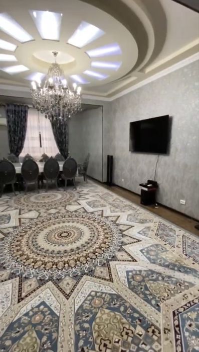 Qarshi markazidan 3 xonali uy sotiladi