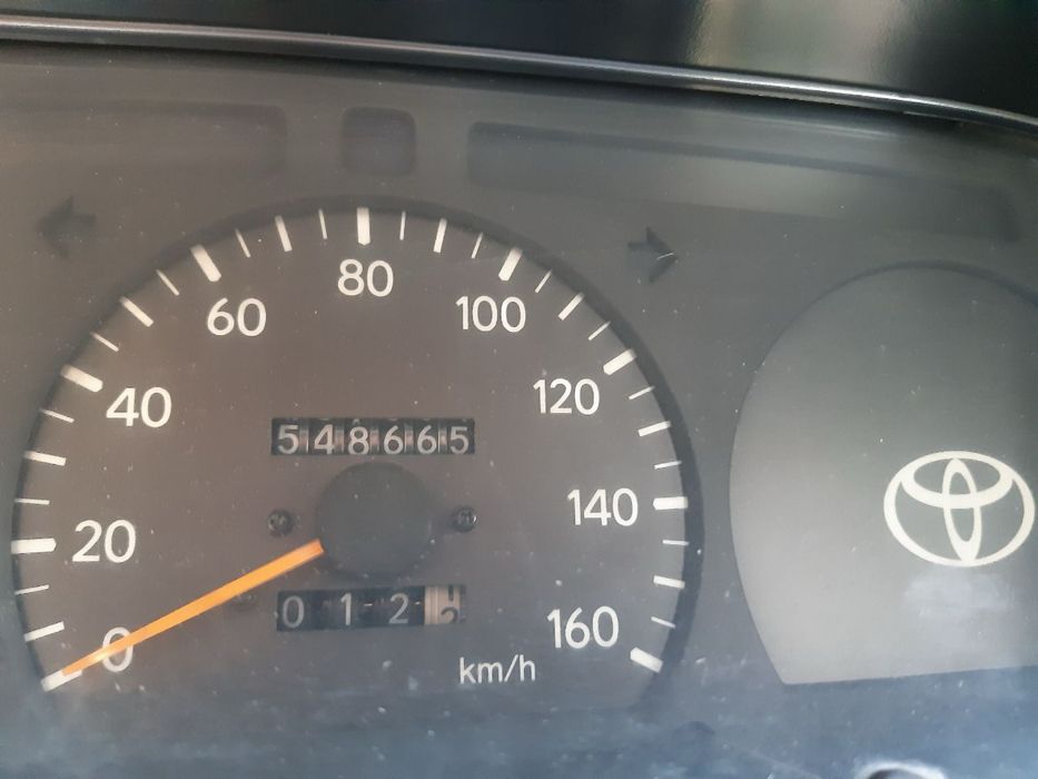 Moshina Toyota sotiladi