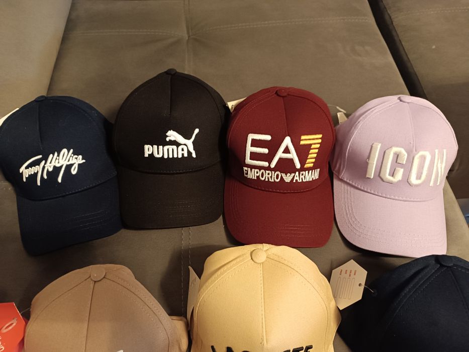 Șepci diferite firme