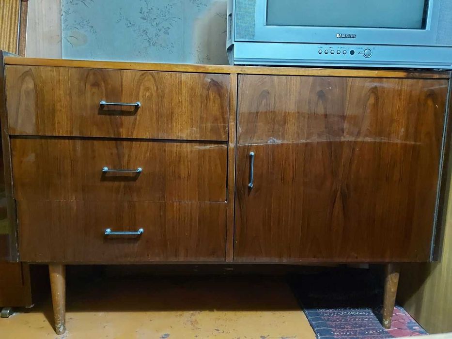 Шкаф-комод советский   Польша Состояние  хорошее.