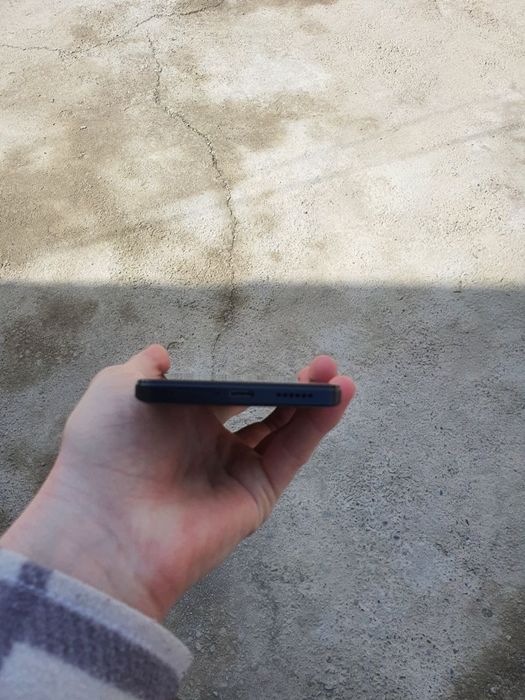Redmi 12 pro plus 5G. 
8+8/256 GB
Xolati zo'r . 120W zaryadchik. Karob