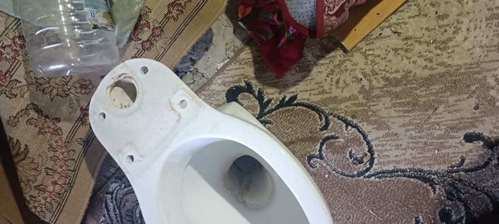 Продам унитаз безбочка