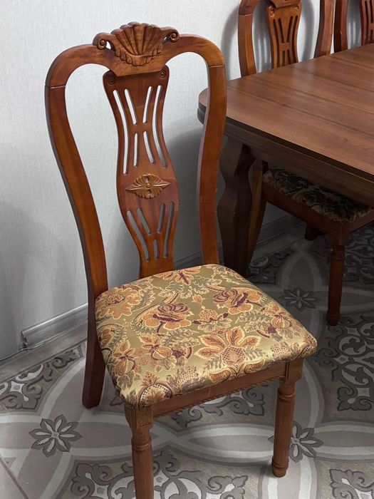 Стол овальный деревянный со стульями