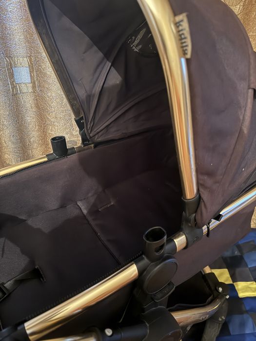 Продам коляску удобная маневренная