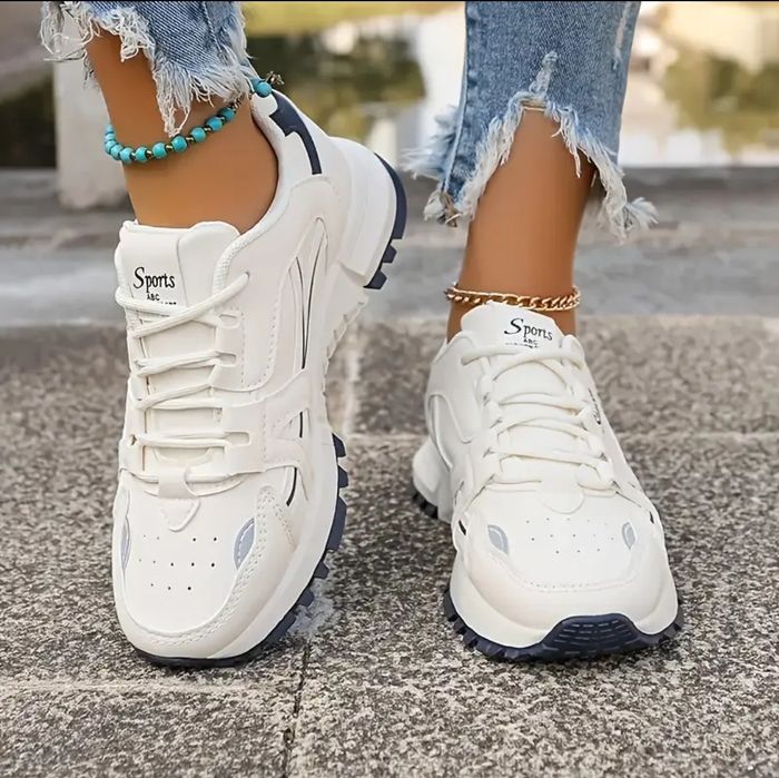 Женские кроссовки