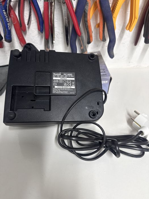 Incarcator Makita  DC18SD