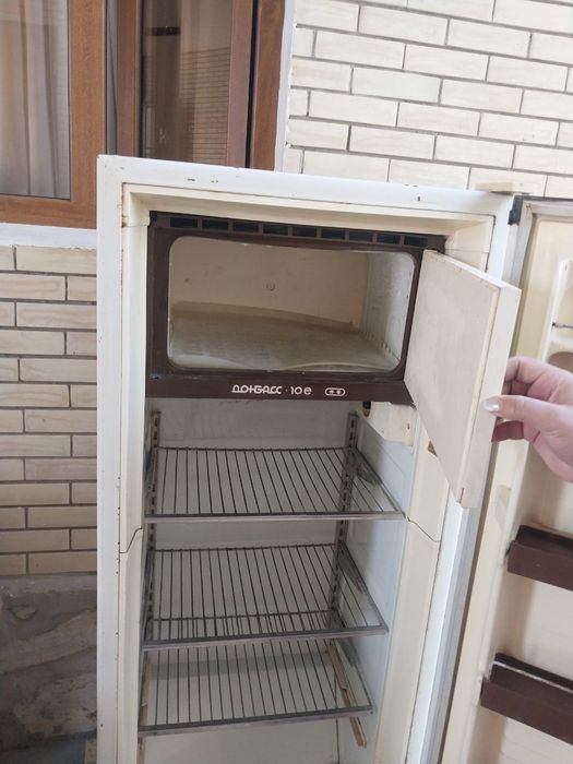 Холодильник б/у  сотилади срочна ишлайди